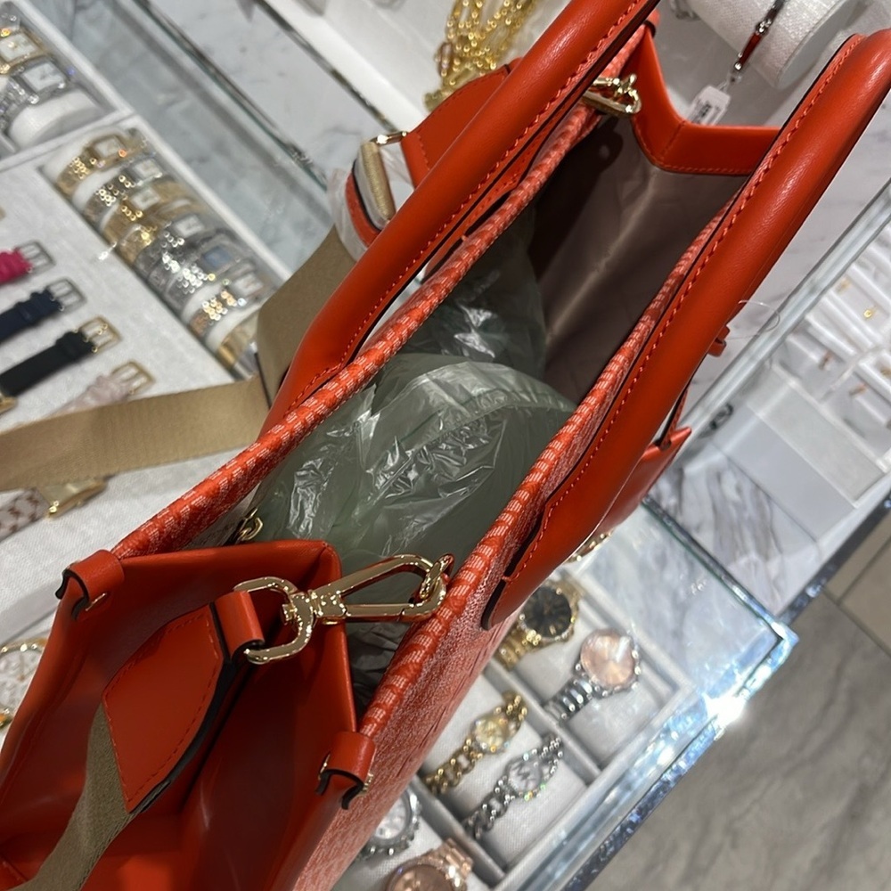 Michael Kors Mirella Medium Ombré Logo Tote Shoulder Bag
Red Clay
NWT - Picture 10 of 16